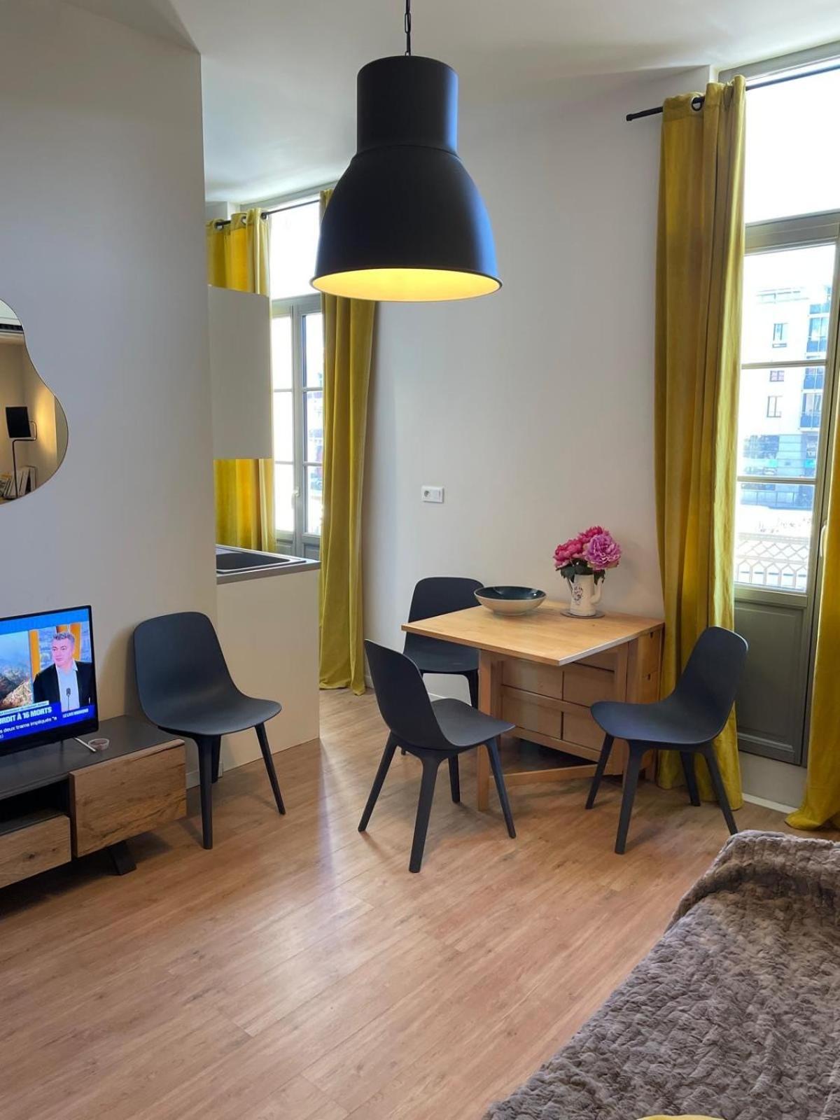 Emplacement Rare Elegant Appartement Avec Balcon Sur Le Canal Royal Sète Exteriör bild
