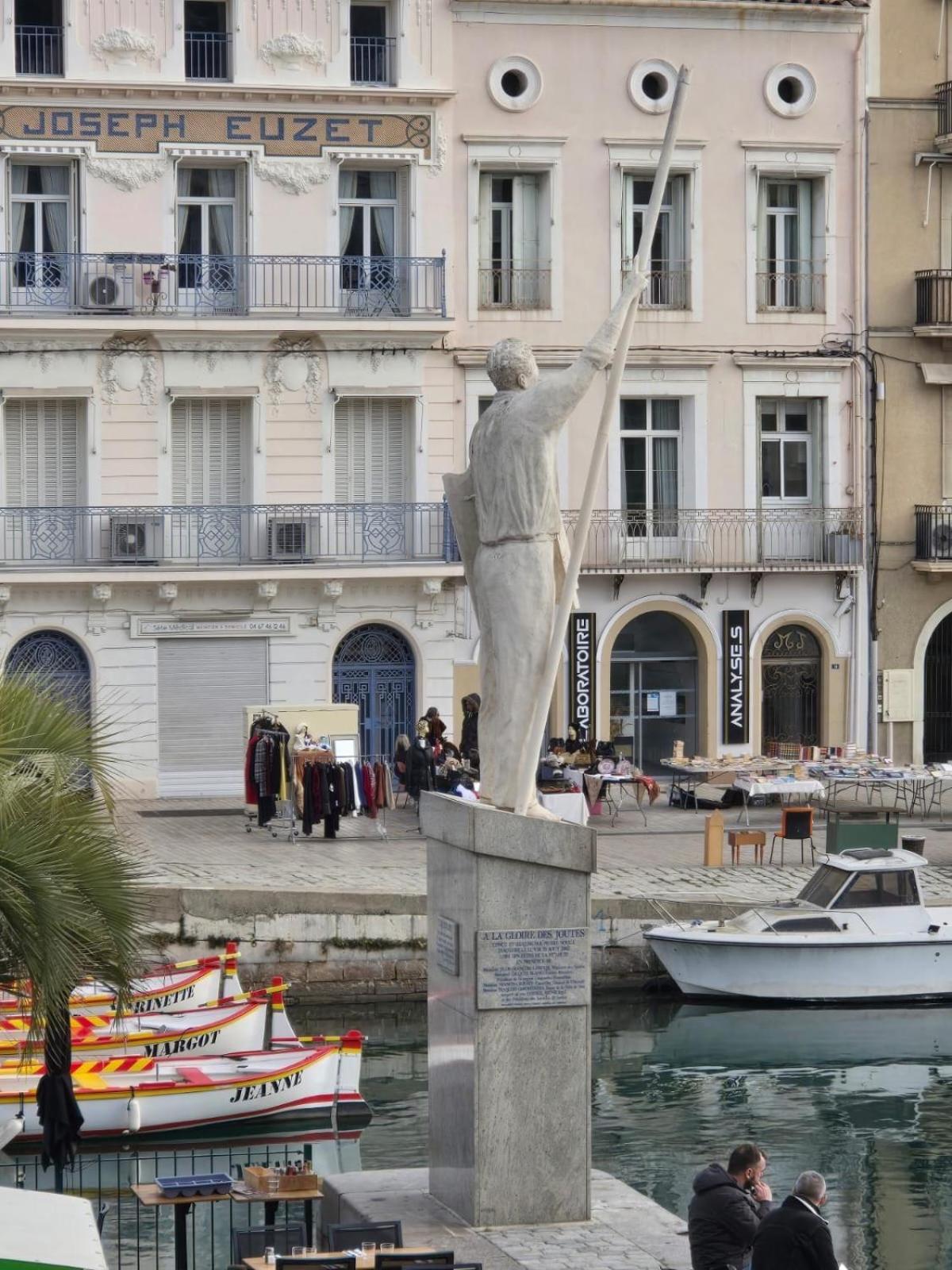 Emplacement Rare Elegant Appartement Avec Balcon Sur Le Canal Royal Sète Exteriör bild